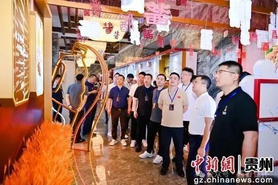 2025中餐黔酒融合发展交流活动在贵州召开(图1) 2025中餐黔酒融合发展交流活动在贵州召开(图1)