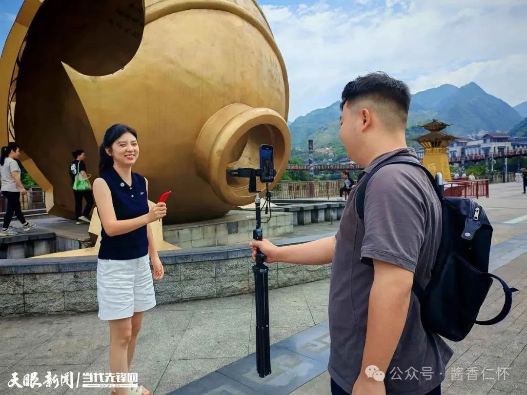 仁怀:搭上“直播快车” 助力酱酒走向全国(图3) 仁怀:搭上“直播快车” 助力酱酒走向全国(图3)