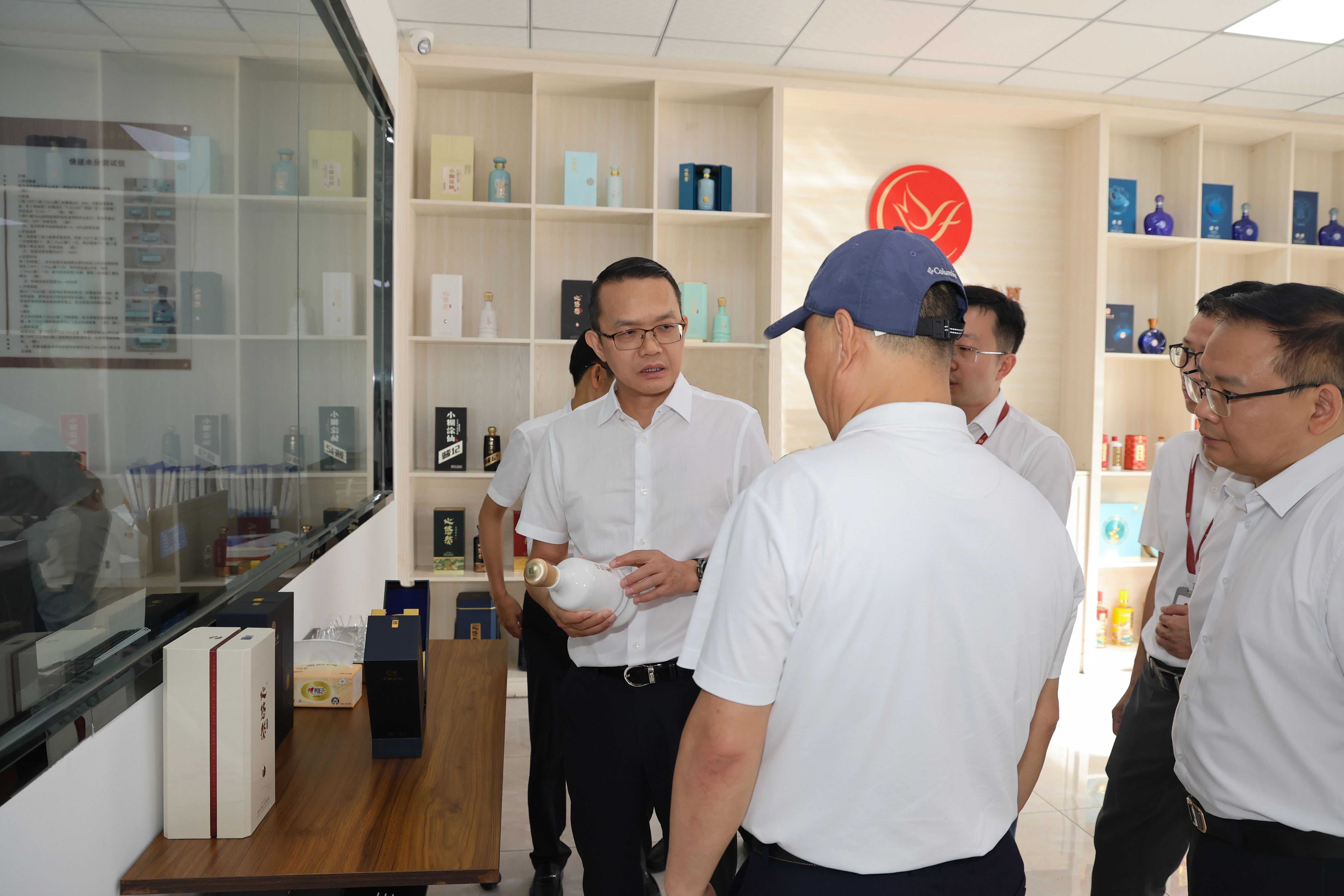 微信图片_2025-09-19_095036_817.jpg 常文松到云峰酒业茅合酒业开展“三个逐一”工作(图3)