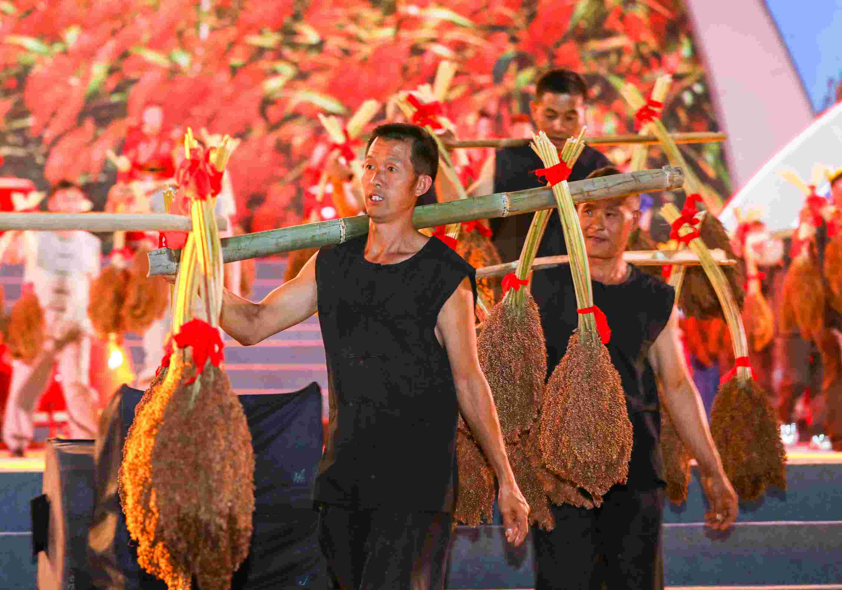 2023年中国农民丰收节——仁怀红·高粱文化季开幕式暨群众文艺汇演举行(图7)